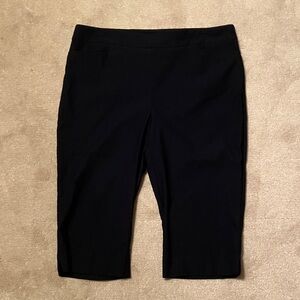 Chico’s size 3 navy capris